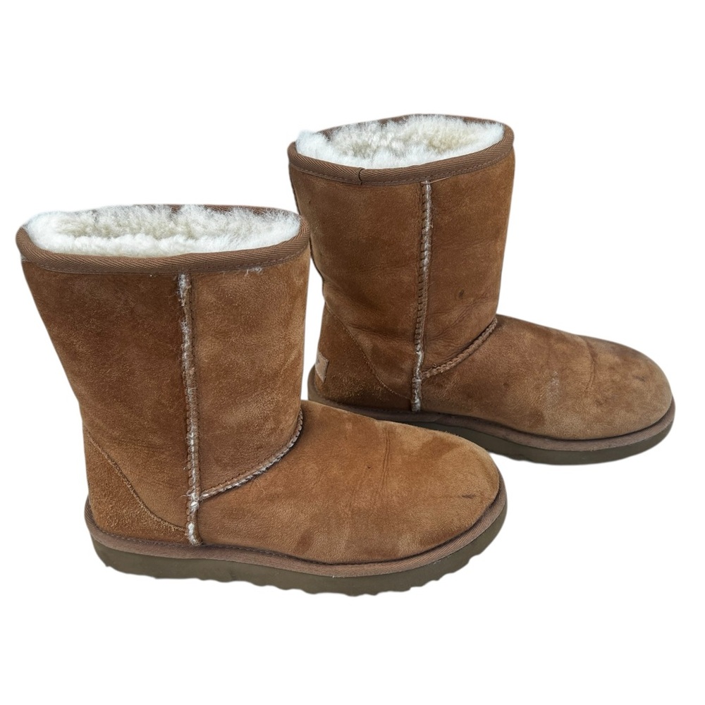 UGG CLASSIC CHESTNUT SUEDE SHEEPSKIN WOMENS BOOTS SIZE US 6 UK 4 EU 37